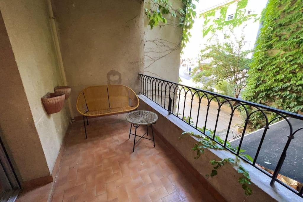 Aux Marches Du Palais - Ac Clim - Spacieux - Terrasse - Wifi Avignon Kültér fotó